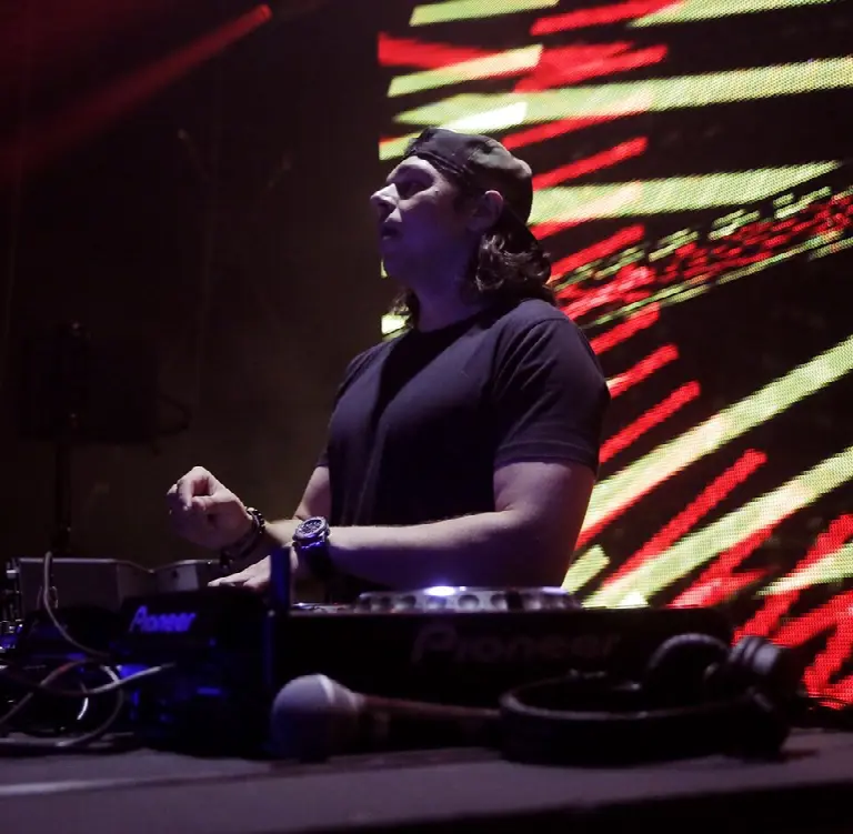 Max Vangeli