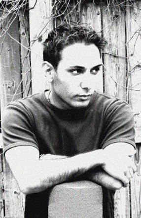 Dele Divoone