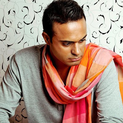 Eshgh Nazdik Ast